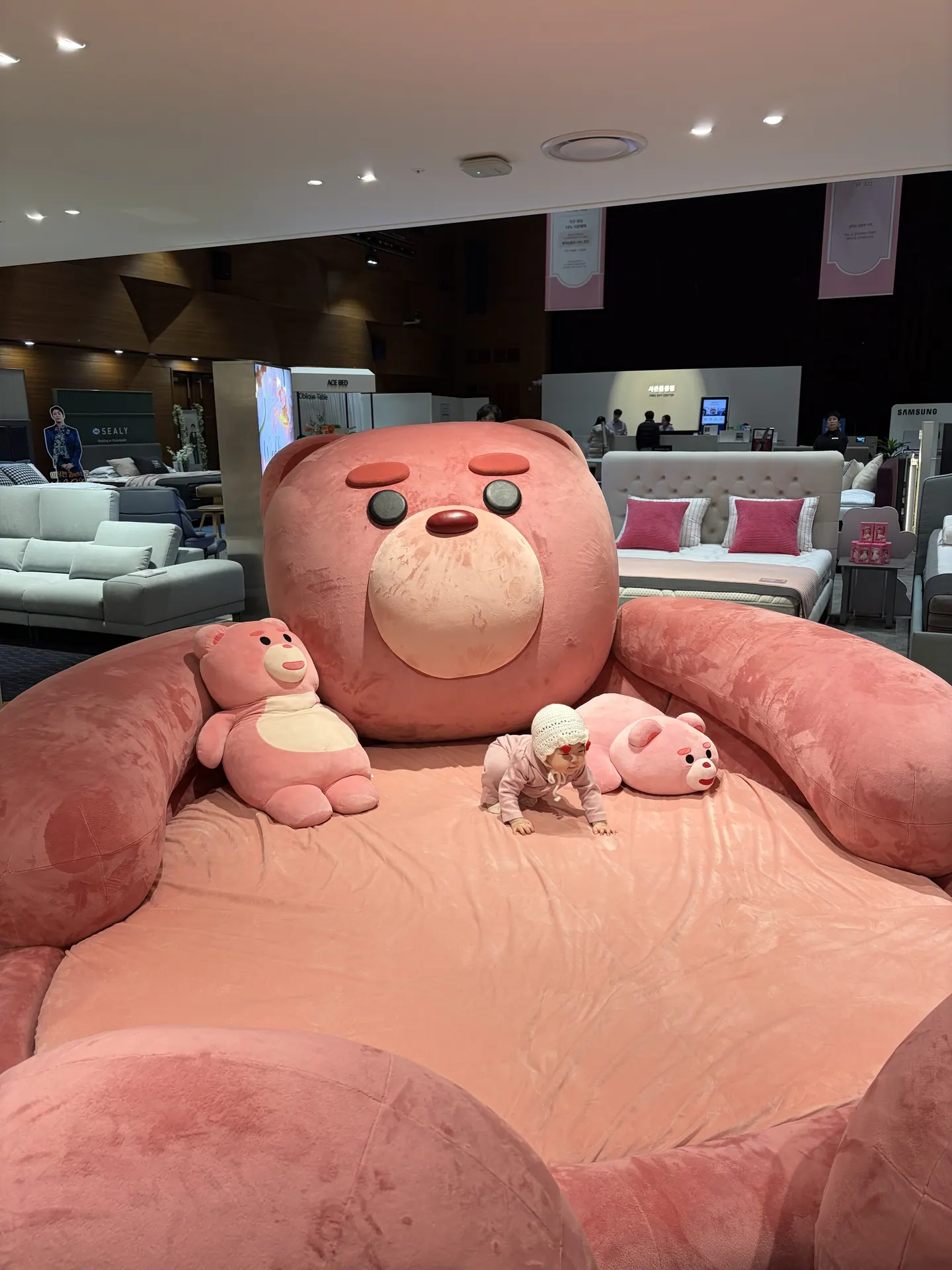 거대한 벨리곰 소파 조형물
